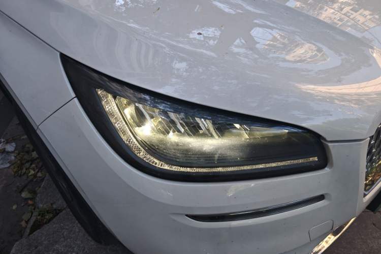 Used Lincoln Corsair 2020 2.0T Two-Wheel Drive Luxury Edition Right Front Headlight