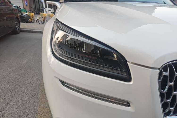 Used Lincoln Corsair 2020 2.0T Two-Wheel Drive Luxury Edition Right Front Headlight