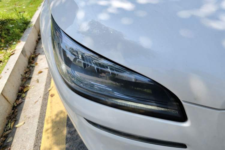 Used Lincoln Corsair 2020 2.0T Two-Wheel Drive Luxury Edition Right Front Headlight