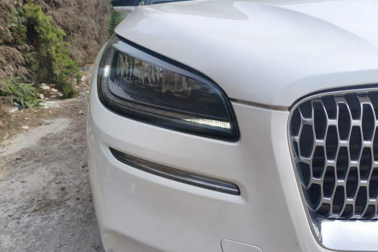 Used Lincoln Corsair 2020 2.0T Two-Wheel Drive Luxury Edition Right Front Headlight