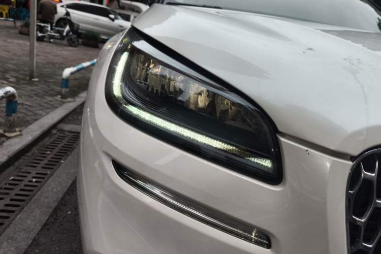 Used Lincoln Corsair 2020 2.0T Two-Wheel Drive Luxury Edition Right Front Headlight