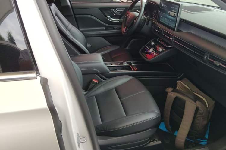 Used Lincoln Corsair 2020 2.0T Two-Wheel Drive Luxury Edition Right Front Seat