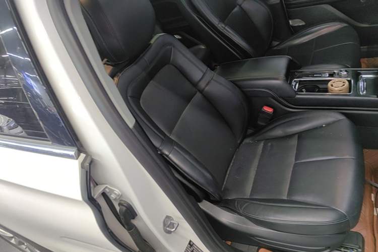 Used Lincoln Corsair 2020 2.0T Two-Wheel Drive Luxury Edition Right Front Seat