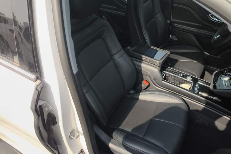 Used Lincoln Corsair 2020 2.0T Two-Wheel Drive Luxury Edition Right Front Seat