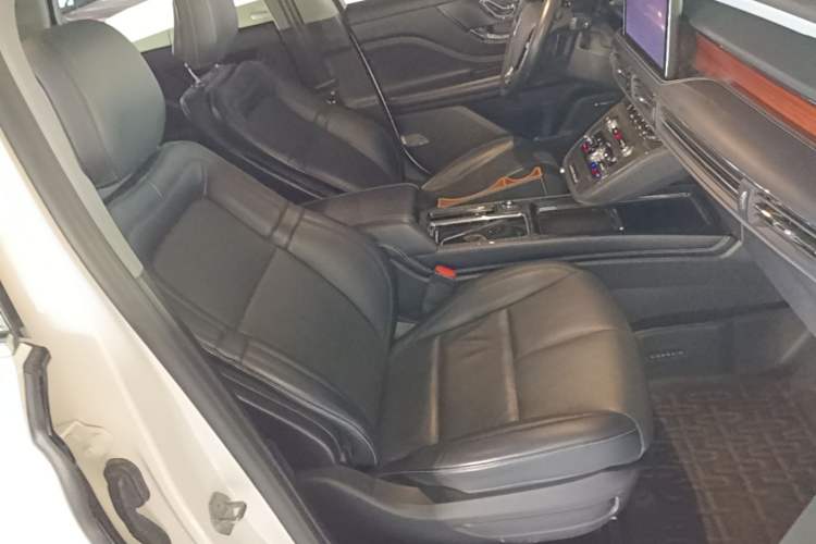 Used Lincoln Corsair 2020 2.0T Four-Wheel Drive Luxury Edition Right Front Seat