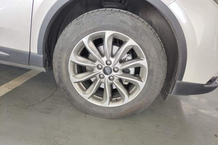 Used Lincoln Corsair 2020 2.0T Two-Wheel Drive Luxury Edition Right Front Wheel Hub