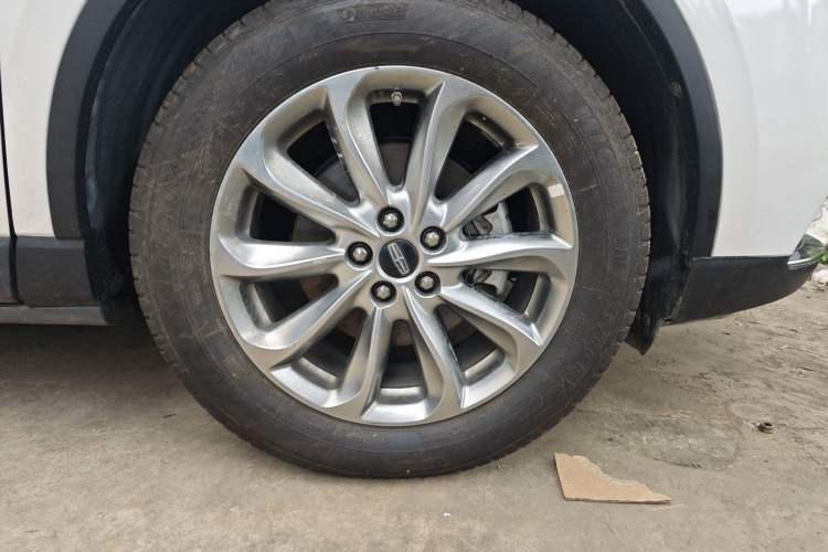 Used Lincoln Corsair 2020 2.0T Two-Wheel Drive Luxury Edition Right Front Wheel Hub