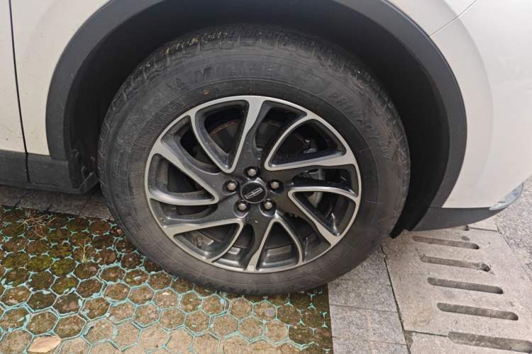 Used Lincoln Corsair 2020 2.0T Two-Wheel Drive Luxury Edition Right Front Wheel Hub