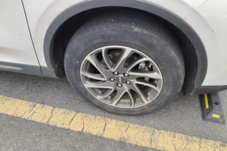 Used Lincoln Corsair 2020 2.0T Four-Wheel Drive Luxury Edition Right Front Wheel Hub