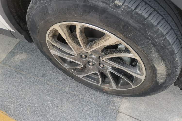 Used Lincoln Corsair 2020 2.0T Two-Wheel Drive Luxury Edition Right Front Wheel Hub
