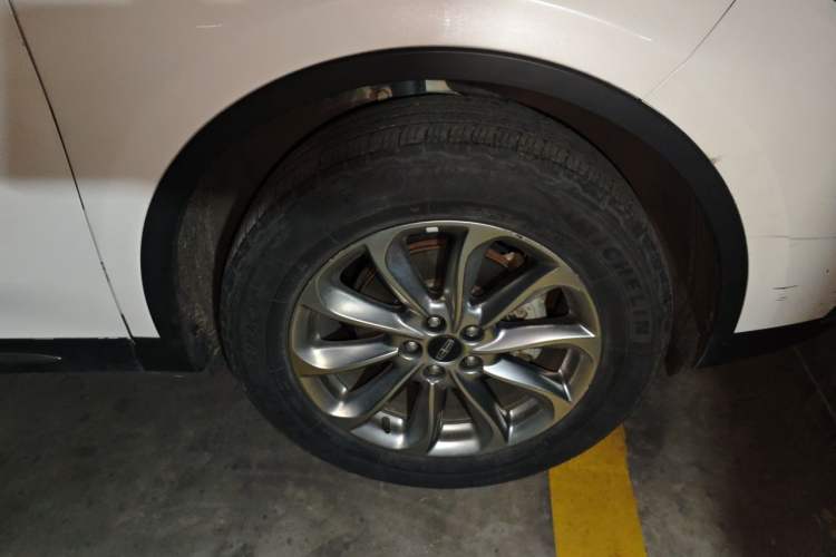 Used Lincoln Corsair 2020 2.0T Two-Wheel Drive Luxury Edition Right Front Wheel Hub
