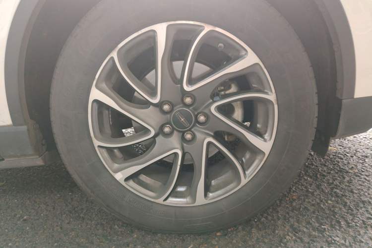 Used Lincoln Corsair 2020 2.0T Two-Wheel Drive Luxury Edition Right Front Wheel Hub