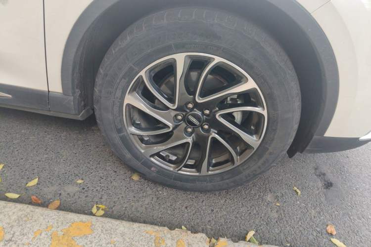 Used Lincoln Corsair 2020 2.0T Two-Wheel Drive Luxury Edition Right Front Wheel Hub
