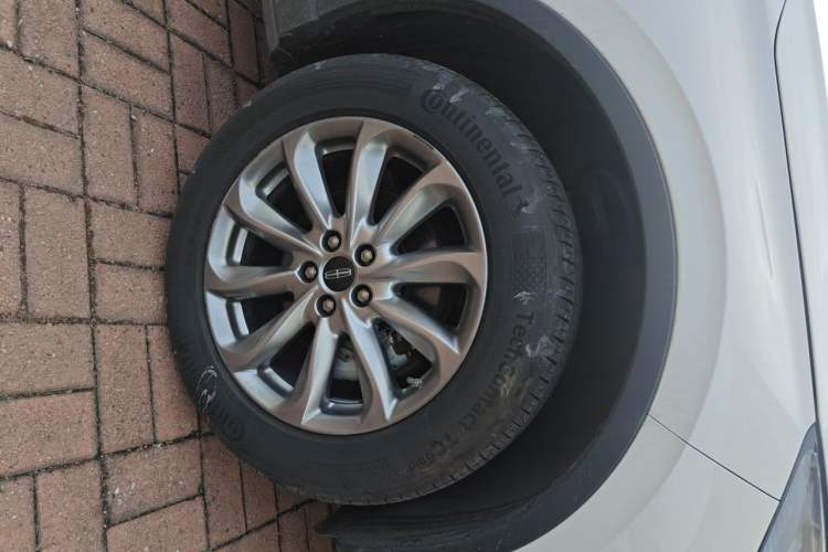Used Lincoln Corsair 2020 2.0T Two-Wheel Drive Luxury Edition Right Front Wheel Hub