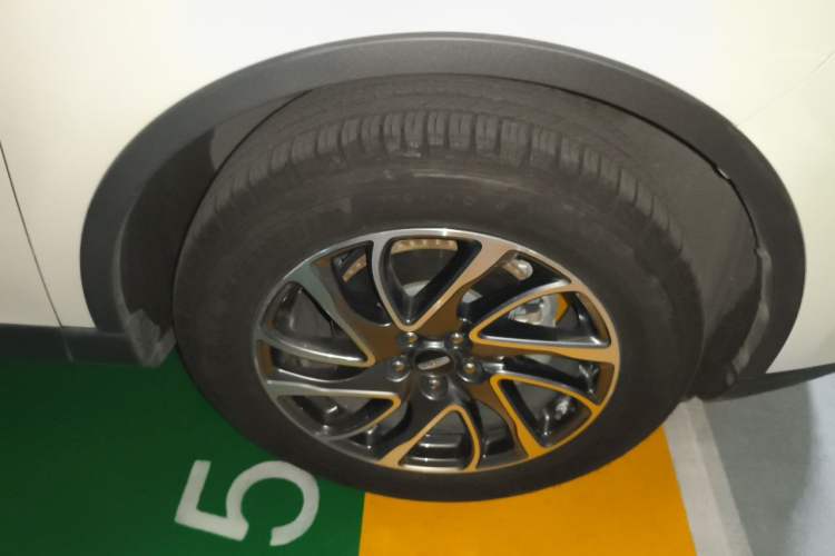 Used Lincoln Corsair 2020 2.0T Two-Wheel Drive Luxury Edition Right Front Wheel Hub