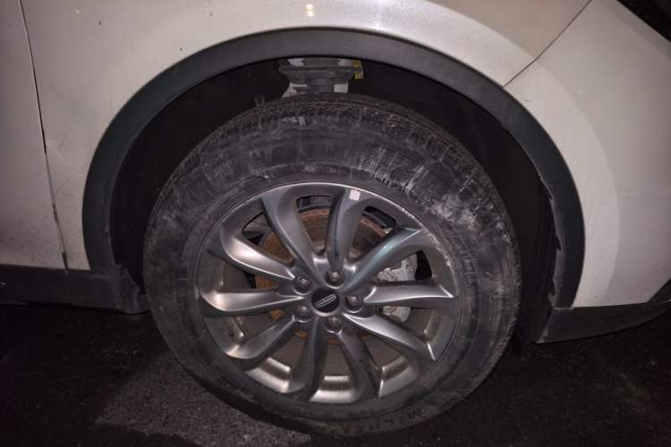 Used Lincoln Corsair 2020 2.0T Two-Wheel Drive Luxury Edition Right Front Wheel Hub