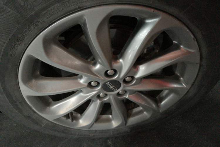 Used Lincoln Corsair 2020 2.0T Two-Wheel Drive Luxury Edition Right Front Wheel Hub