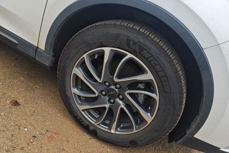 Used Lincoln Corsair 2020 2.0T Two-Wheel Drive Luxury Edition Right Front Wheel Hub