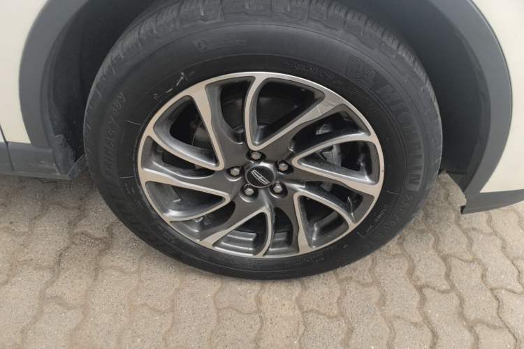 Used Lincoln Corsair 2020 2.0T Two-Wheel Drive Luxury Edition Right Front Wheel Hub