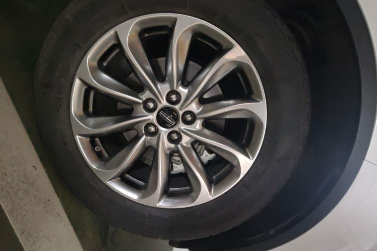 Used Lincoln Corsair 2020 2.0T Two-Wheel Drive Luxury Edition Right Front Wheel Hub