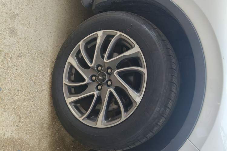 Used Lincoln Corsair 2020 2.0T Two-Wheel Drive Luxury Edition Right Front Wheel Hub