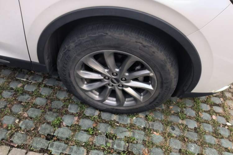 Used Lincoln Corsair 2020 2.0T Two-Wheel Drive Luxury Edition Right Front Wheel Hub