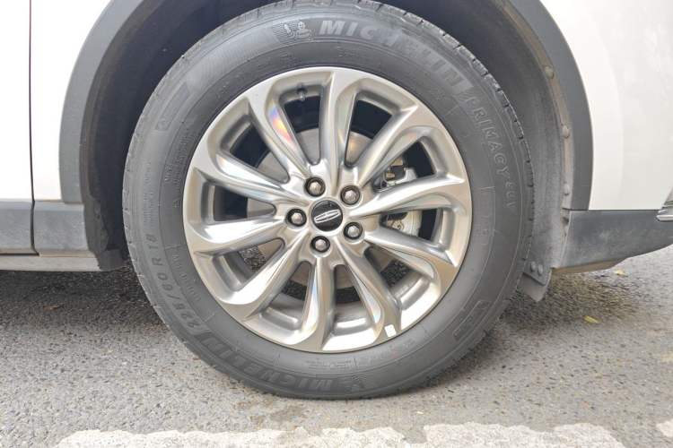 Used Lincoln Corsair 2020 2.0T Two-Wheel Drive Luxury Edition Right Front Wheel Hub