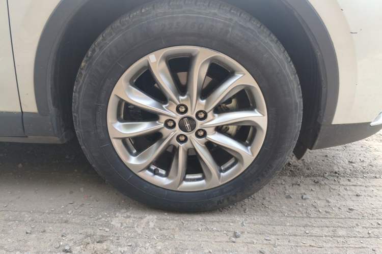Used Lincoln Corsair 2020 2.0T Two-Wheel Drive Luxury Edition Right Front Wheel Hub