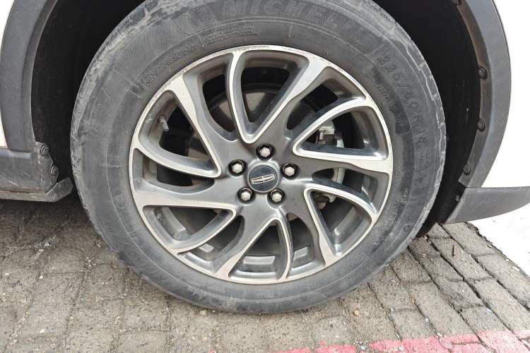 Used Lincoln Corsair 2020 2.0T Two-Wheel Drive Luxury Edition Right Front Wheel Hub