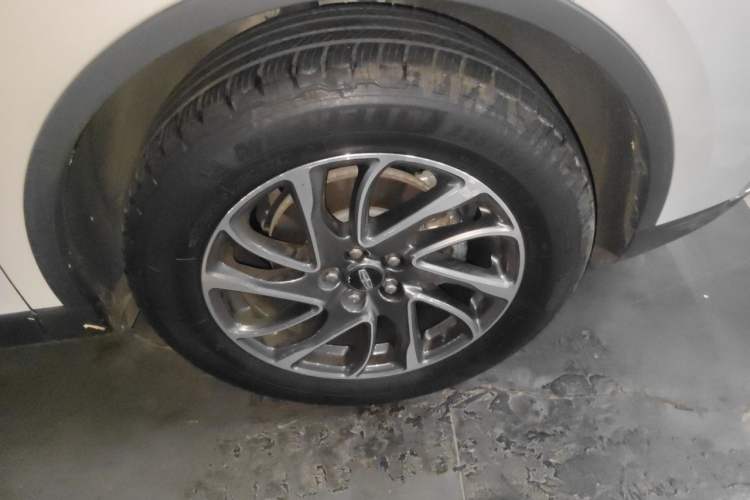 Used Lincoln Corsair 2020 2.0T Two-Wheel Drive Luxury Edition Right Front Wheel Hub