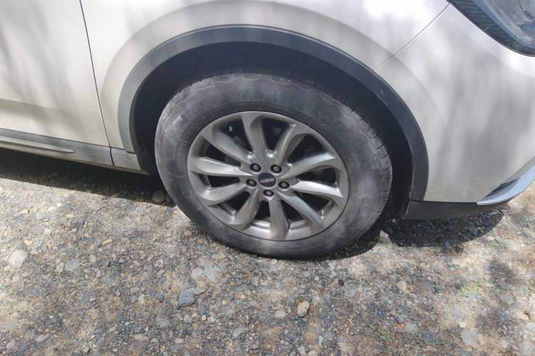 Used Lincoln Corsair 2020 2.0T Two-Wheel Drive Luxury Edition Right Front Wheel Hub