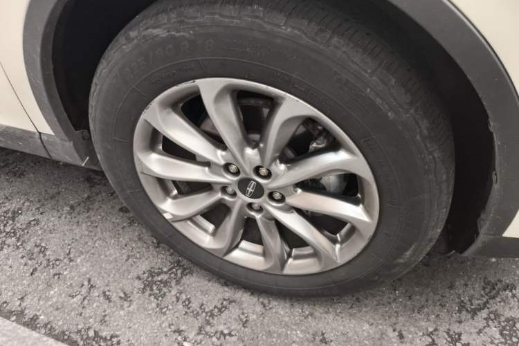 Used Lincoln Corsair 2020 2.0T Two-Wheel Drive Luxury Edition Right Front Wheel Hub