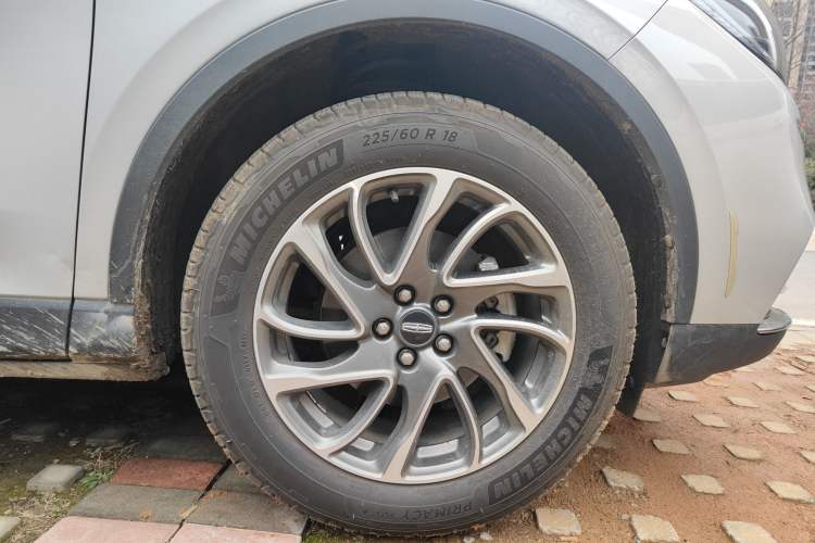 Used Lincoln Corsair 2020 2.0T Two-Wheel Drive Luxury Edition Right Front Wheel Hub