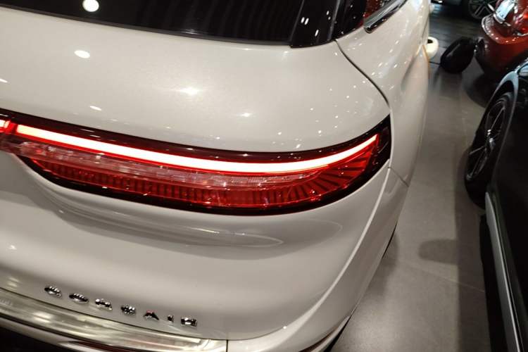 Used Lincoln Corsair 2020 2.0T Two-Wheel Drive Luxury Edition Right Rear Taillight