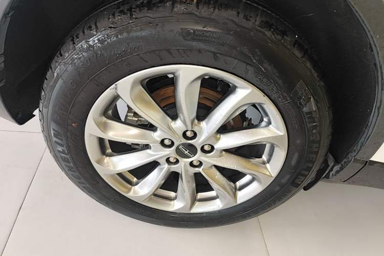 Used Lincoln Corsair 2020 2.0T Two-Wheel Drive Luxury Edition Right Rear Wheel Hub