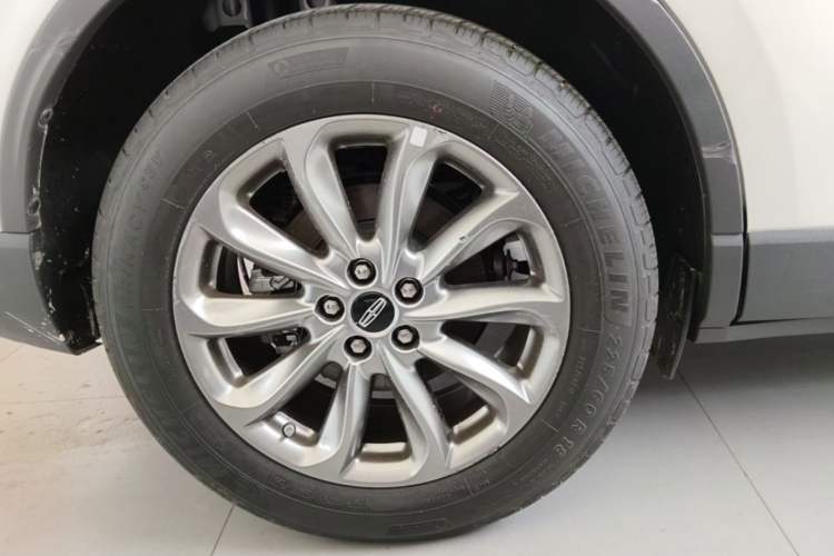 Used Lincoln Corsair 2020 2.0T Two-Wheel Drive Luxury Edition Right Rear Wheel Hub