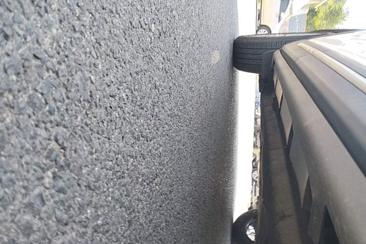 Used Lincoln Corsair 2020 2.0T Two-Wheel Drive Luxury Edition Right Side Sill