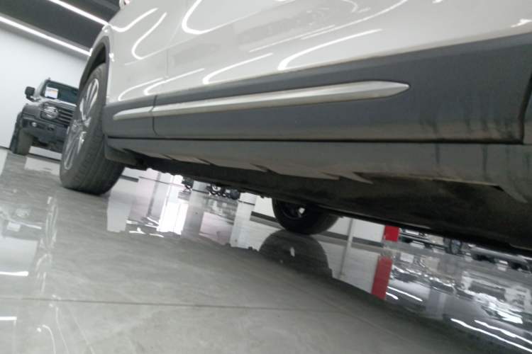 Used Lincoln Corsair 2020 2.0T Four-Wheel Drive Prestige Edition Right Side Sill