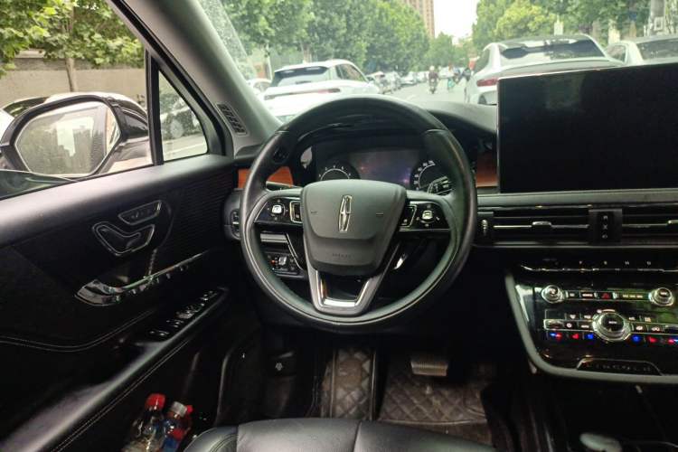 Used Lincoln Corsair 2020 2.0T Two-Wheel Drive Luxury Edition Steering Wheel