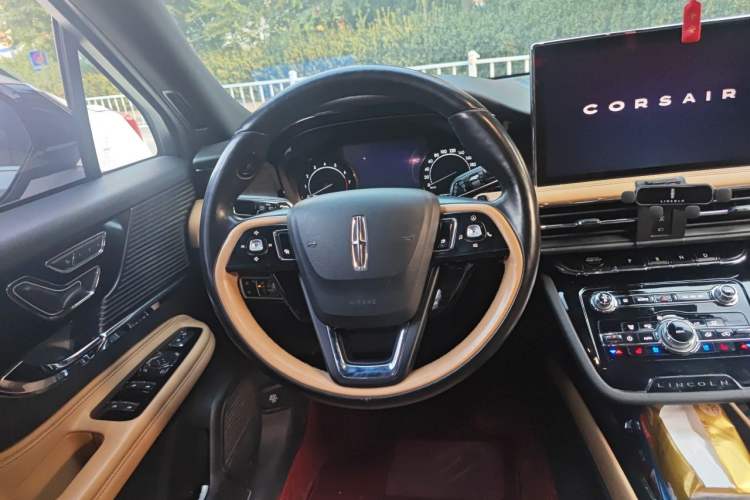 Used Lincoln Corsair 2020 2.0T Two-Wheel Drive Luxury Edition Steering Wheel