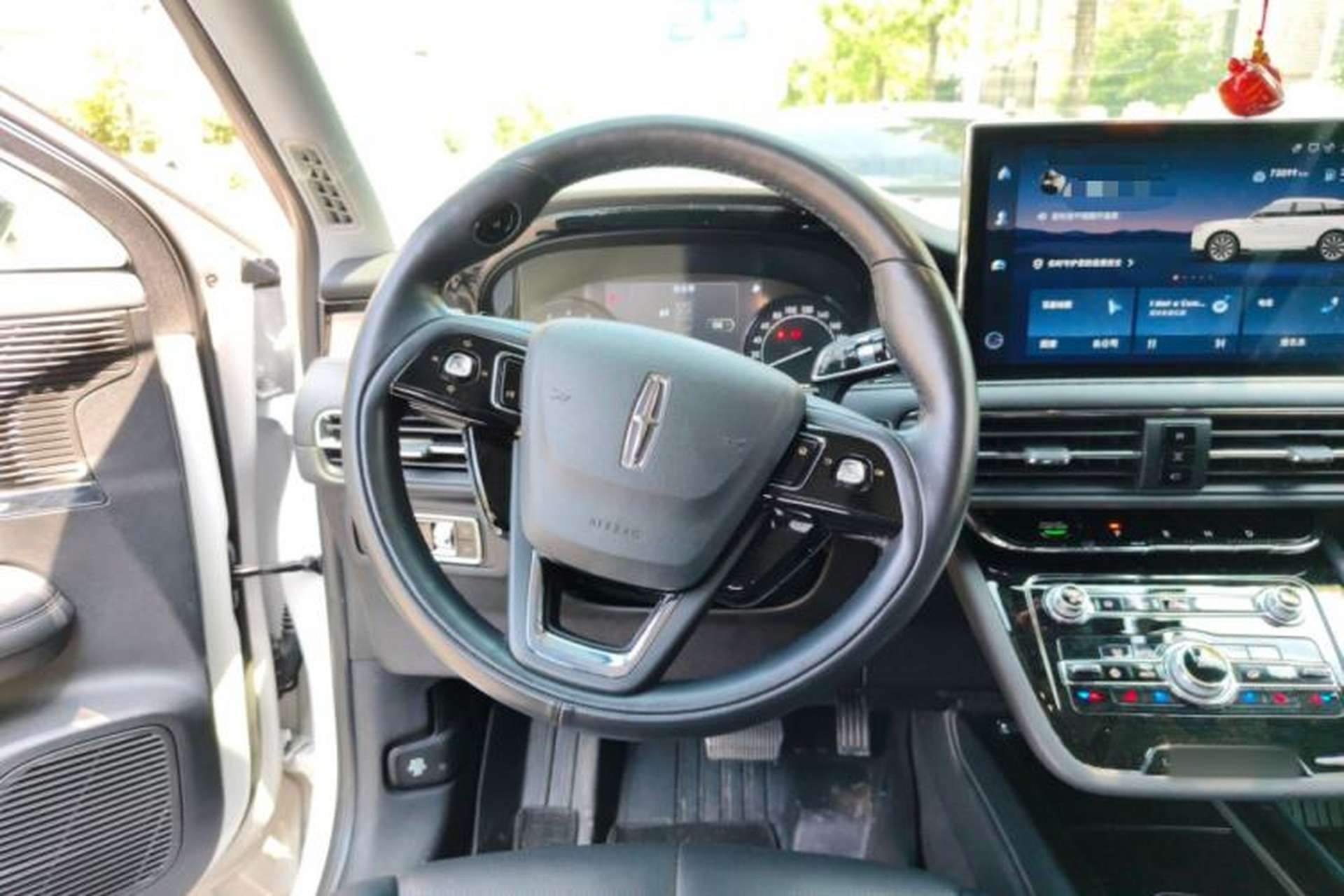 Used Lincoln Corsair 2020 2.0T Two-Wheel Drive Luxury Edition Steering Wheel
