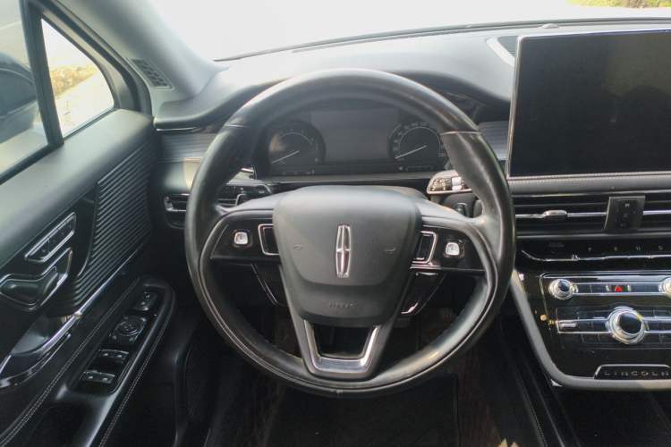 Used Lincoln Corsair 2020 2.0T Two-Wheel Drive Luxury Edition Steering Wheel