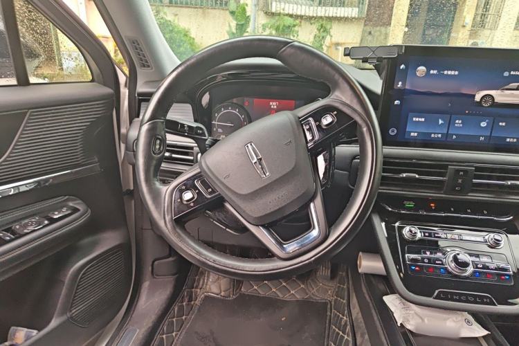 Used Lincoln Corsair 2020 2.0T Two-Wheel Drive Luxury Edition Steering Wheel