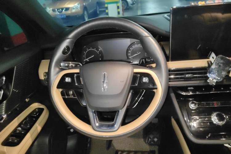 Used Lincoln Corsair 2020 2.0T Two-Wheel Drive Luxury Edition Steering Wheel