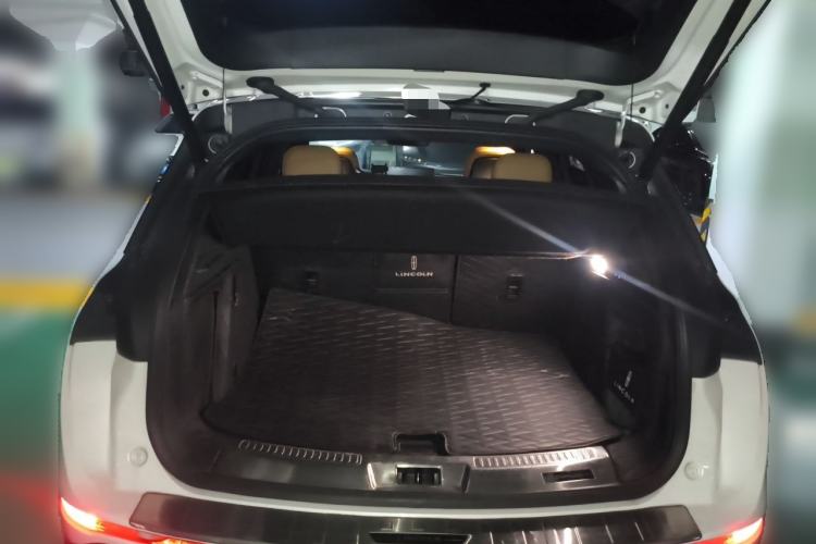 Used Lincoln Corsair 2020 2.0T Two-Wheel Drive Luxury Edition Trunk