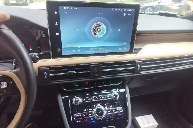 Used Lincoln Corsair 2021 2.0T Two-Wheel-Drive Luxury Edition Audio And AC Panel
