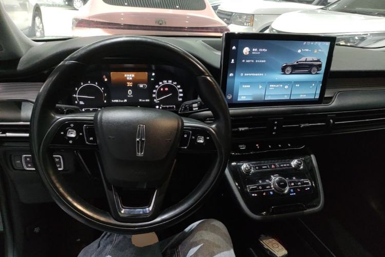 Used Lincoln Corsair 2021 2.0T Two-Wheel Drive Deluxe Edition Center Console