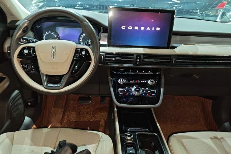 Used Lincoln Corsair 2021 2.0T Two-Wheel Drive Deluxe Edition Center Console
