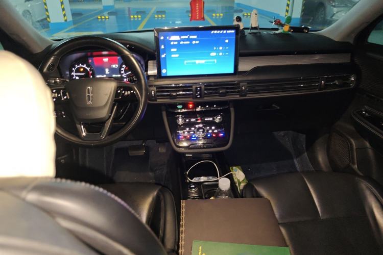 Used Lincoln Corsair 2021 2.0T Two-Wheel Drive Deluxe Edition Center Console