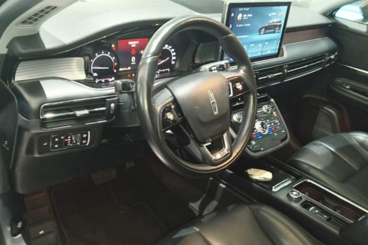 Used Lincoln Corsair 2021 2.0T Two-Wheel Drive Deluxe Edition Center Console